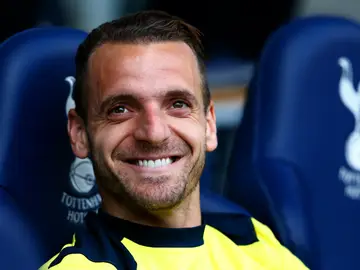 Roberto Soldado, en el banquillo del Tottenham Roberto Soldado, en el banquillo del Tottenham