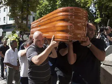 Entierro de una de las jóvenes asesinadas en Cuenca Entierro de una de las jóvenes asesinadas en Cuenca