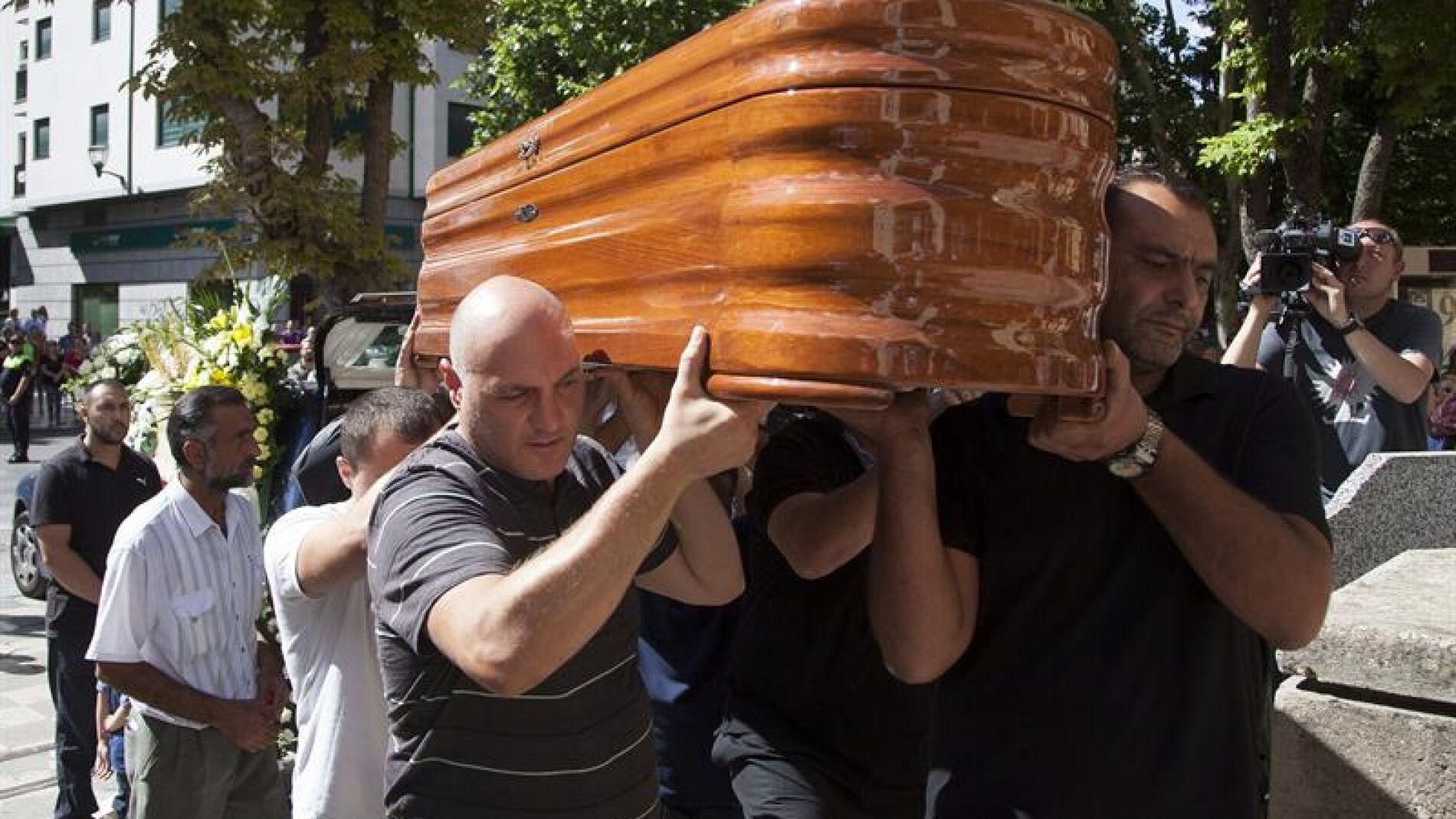 Entierro de una de las j&oacute;venes asesinadas en Cuenca