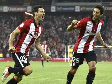 El delantero del Athletic, Aritz Aduriz, celebra el tercer gol del equipo bilbaino El delantero del Athletic, Aritz Aduriz, celebra el tercer gol del equipo bilbaino