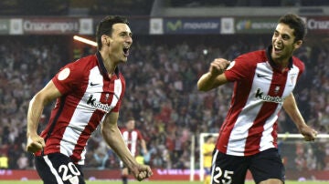  El delantero del Athletic, Aritz Aduriz, celebra el tercer gol del equipo bilbaino