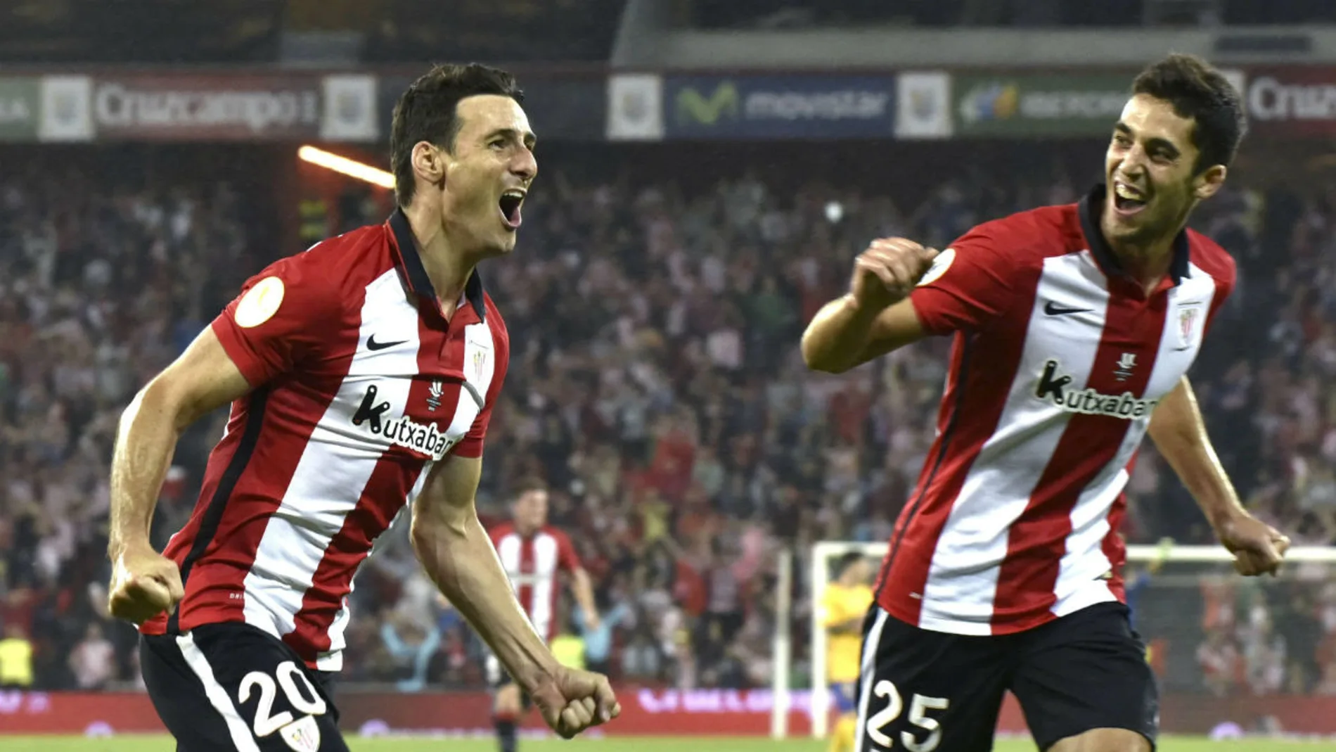 El delantero del Athletic, Aritz Aduriz, celebra el tercer gol del equipo bilbaino El delantero del Athletic, Aritz Aduriz, celebra el tercer gol del equipo bilbaino