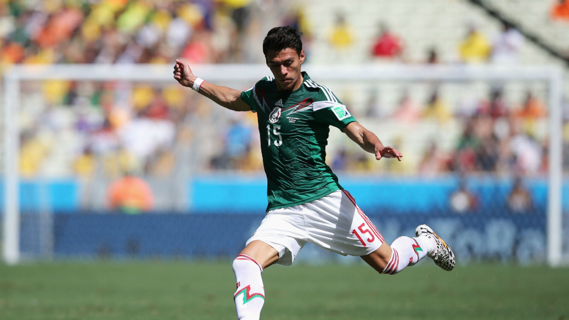 H&eacute;ctor Moreno, en un partido con M&eacute;xico