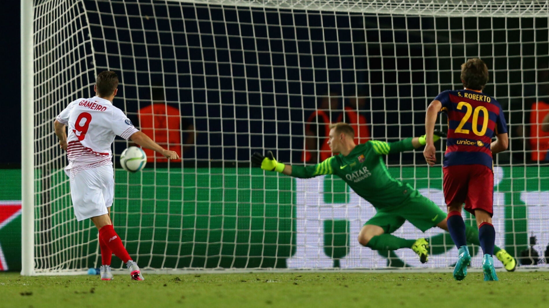 Ter Stegen encaja un gol ante el Sevilla