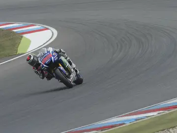 Jorge Lorenzo, con su Yamaha en Brno Jorge Lorenzo, con su Yamaha en Brno