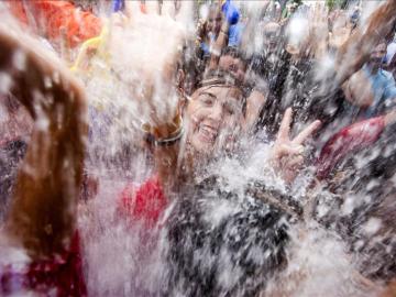 El tiempo desapacible no restó asistencia a la multitudinaria Fiesta del Agua