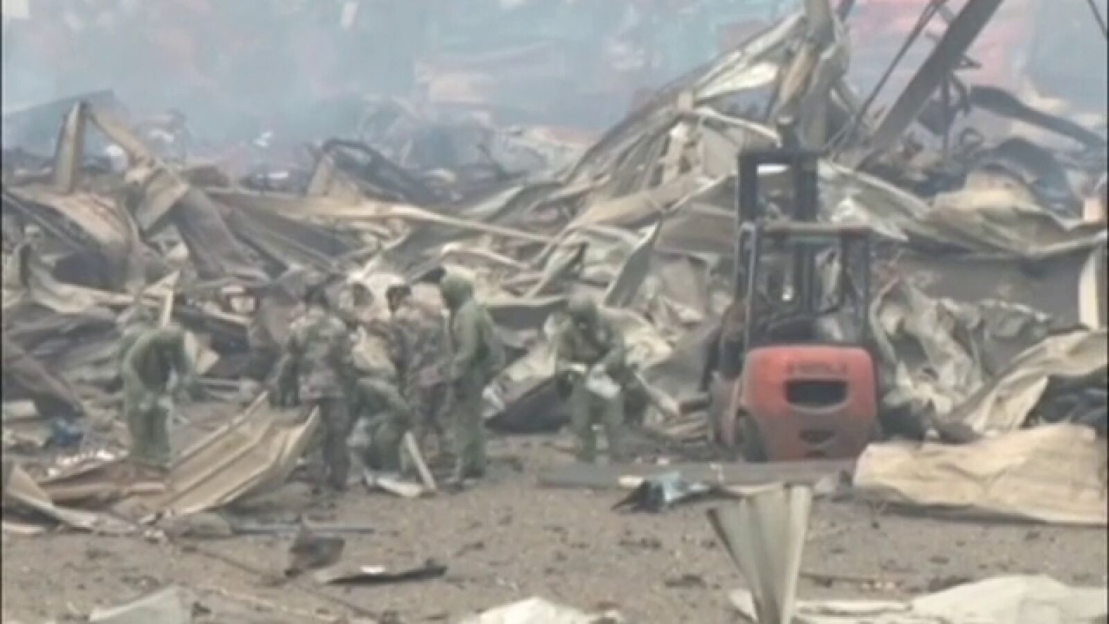Aumentan a 112 los muertos por las explosiones de Tianjin