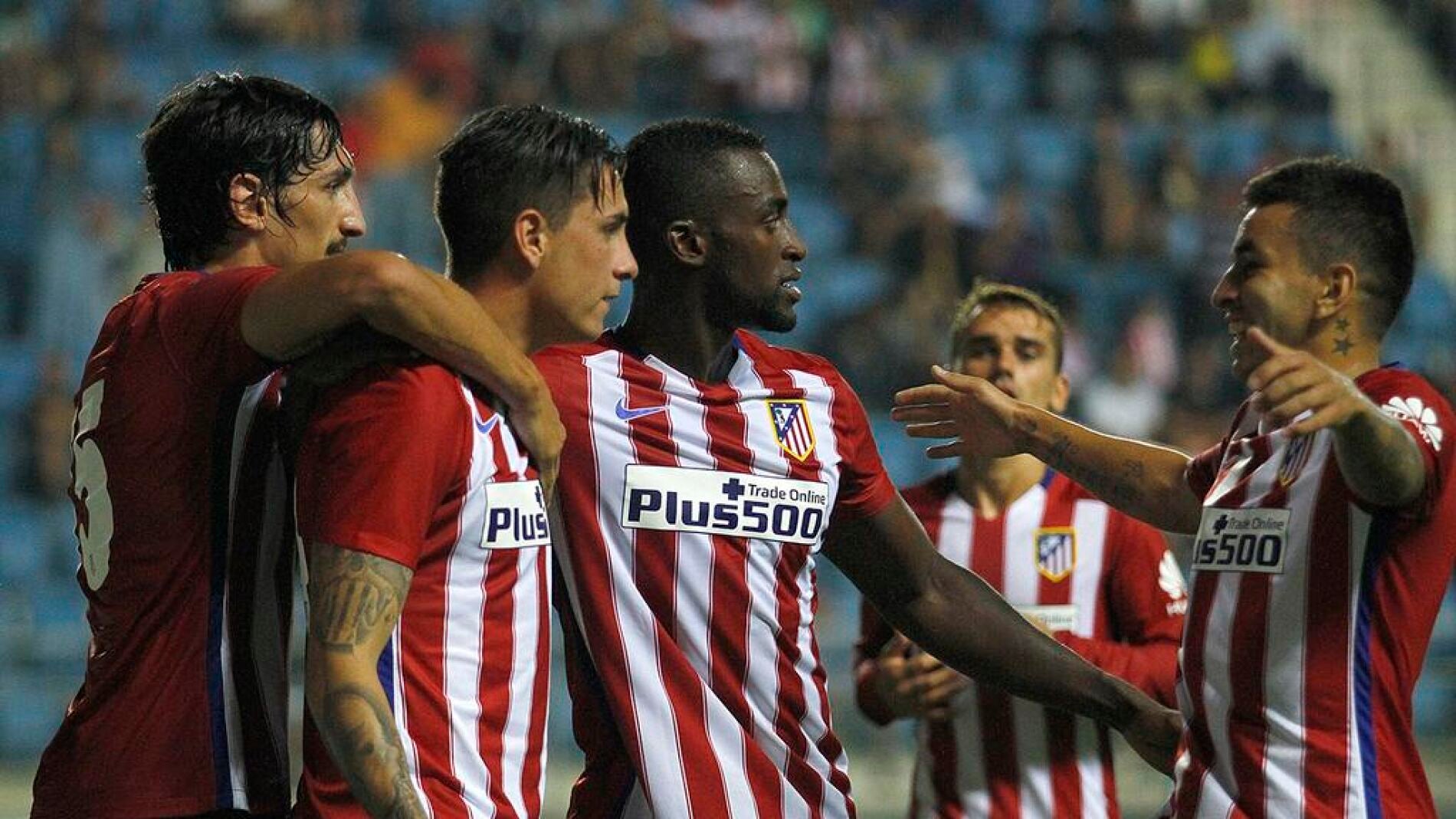 Jackson y Vietto celebran un gol