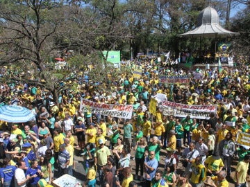 Cientos de miles de manifestantes en Belo Horizonte (Brasil)