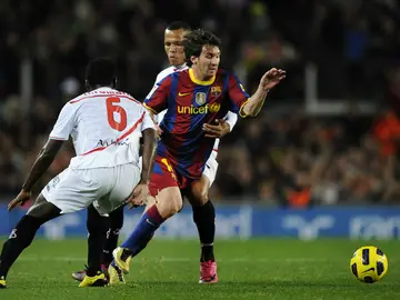 Messi, contra el Sevilla en 2011 Messi, contra el Sevilla en 2011