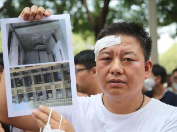 El hallazgo de dos cadáveres eleva a 114 los muertos por las explosiones en Tianjin El hallazgo de dos cadáveres eleva a 114 los muertos por las explosiones en Tianjin