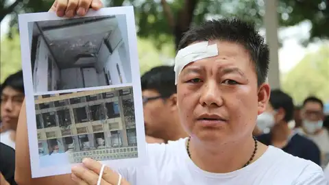 El hallazgo de dos cadáveres eleva a 114 los muertos por las explosiones en Tianjin El hallazgo de dos cadáveres eleva a 114 los muertos por las explosiones en Tianjin