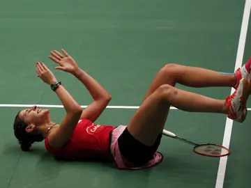 Carolina Marín celebra su segundo campeonato del mundo Carolina Marín celebra su segundo campeonato del mundo