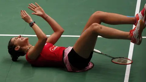 Carolina Marín celebra su segundo campeonato del mundo Carolina Marín celebra su segundo campeonato del mundo