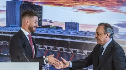 Florentino Pérez saluda a Ramos Florentino Pérez saluda a Ramos
