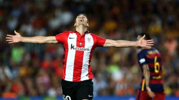  Aritz Aduriz celebra el gol que da el título al Athletic
