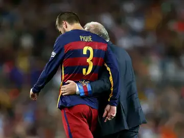 Piqué es expulsado por el árbitro durante el partido Piqué es expulsado por el árbitro durante el partido