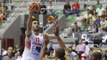 San Emeterio intenta anotar ante Venezuela