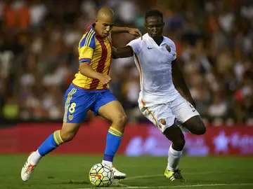 Feghouli intenta chutar en el partido de pretemporada contra la Roma Feghouli intenta chutar en el partido de pretemporada contra la Roma