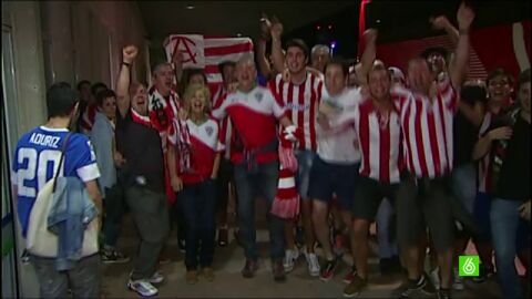 Frame 0.0 de: La afici&oacute;n del Athletic se vuelca en celebrar la Supercopa con los &lsquo;leones&rsquo;