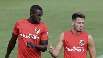 Saúl Ñíguez, junto a Jackson Martínez