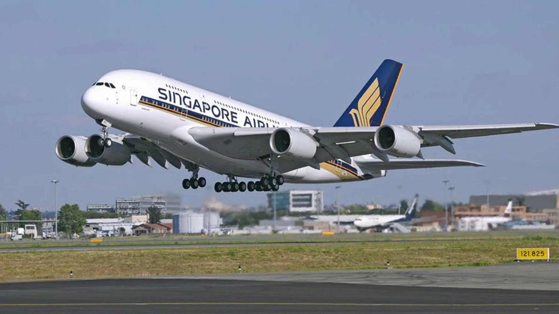 Avión de la compañía aérea Singapore Airlines Avión de la compañía aérea Singapore Airlines