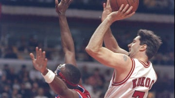 Toni Kukoc, durante un partido con los Chicago Bulls