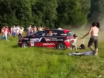 Un niño salva la vida por los pelos en el Rally Rzeszow Un niño salva la vida por los pelos en el Rally Rzeszow