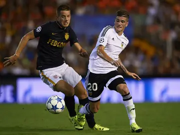 Rodrigo De Paul intenta robar el balón ante el Mónaco Rodrigo De Paul intenta robar el balón ante el Mónaco