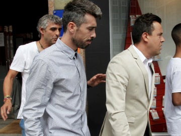 Luisinho, saliendo de las oficinas del Deportivo de la Coruña