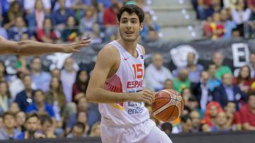 Abrines, jugando con la selección española