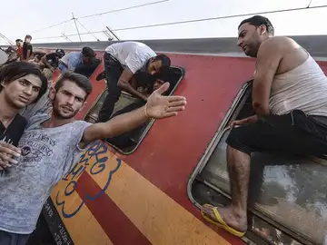 Inmigrantes en la estación de Gevgelija (Macedonia) Inmigrantes en la estación de Gevgelija (Macedonia)