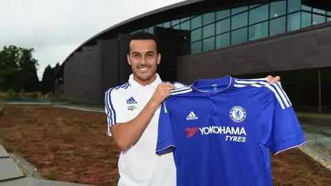 Pedro posa con la camiseta del Chelsea Pedro posa con la camiseta del Chelsea