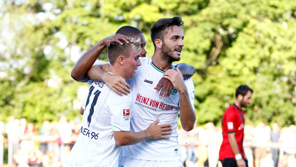 Varios jugadores del Mallorca celebrando un gol contra el Hannover 96