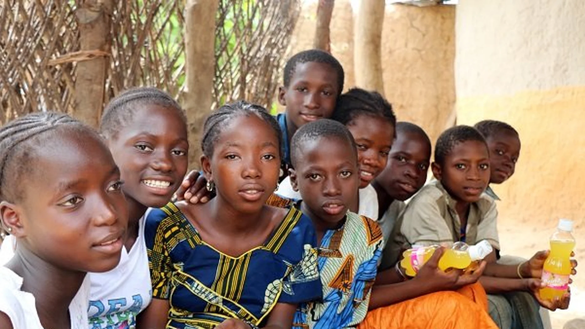 Un grupo de niñas de África Un grupo de niñas de África