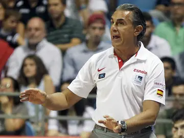 Sergio Scariolo da instrucciones durante un partido Sergio Scariolo da instrucciones durante un partido