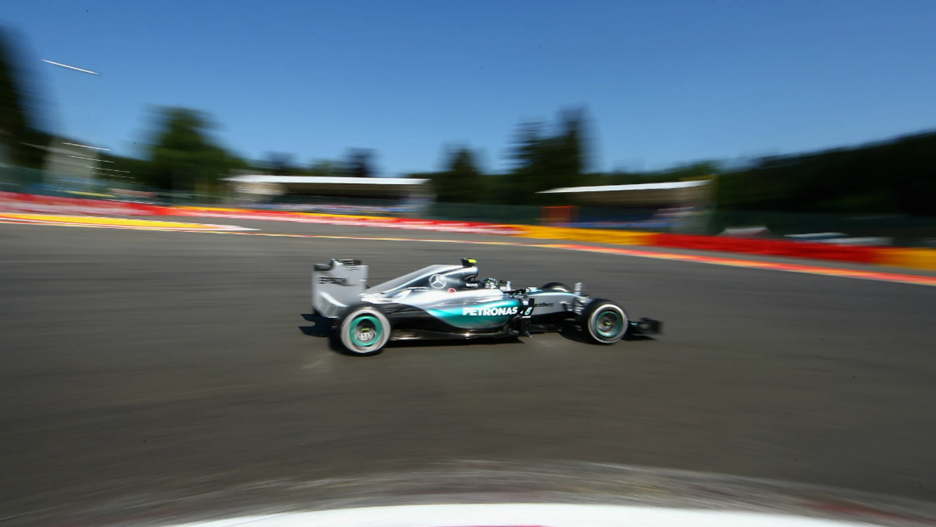 Rosberg da el perfil del Mercedes