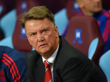 Van Gaal, en el banquillo durante un partido con el United Van Gaal, en el banquillo durante un partido con el United