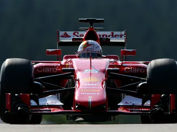 Vettel, con el rojo Ferrari en Bélgica Vettel, con el rojo Ferrari en Bélgica