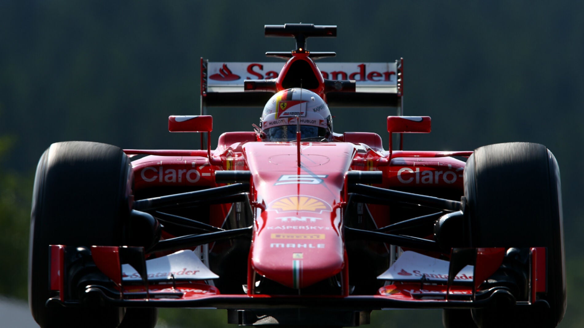 Vettel, con el rojo Ferrari en B&eacute;lgica