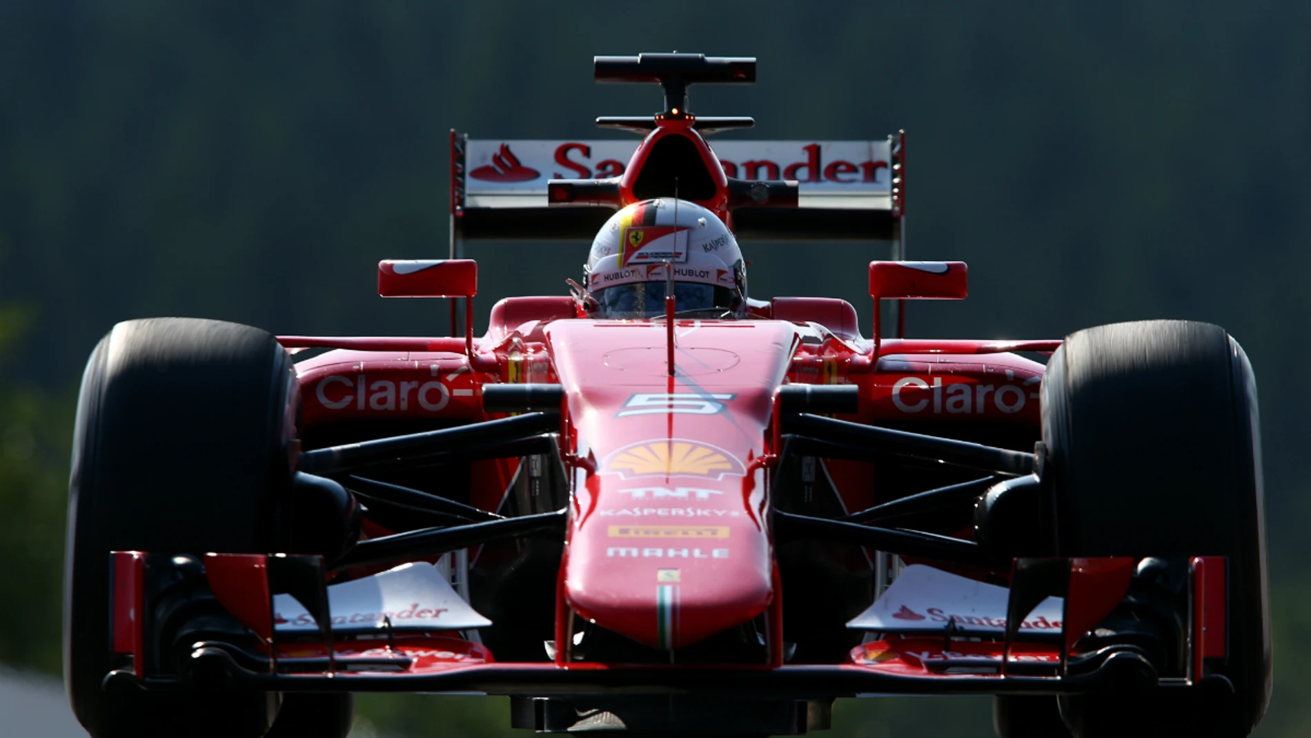 Vettel, con el rojo Ferrari en Bélgica