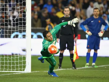 Keylor Navas interviene en una ocasión de gol Keylor Navas interviene en una ocasión de gol