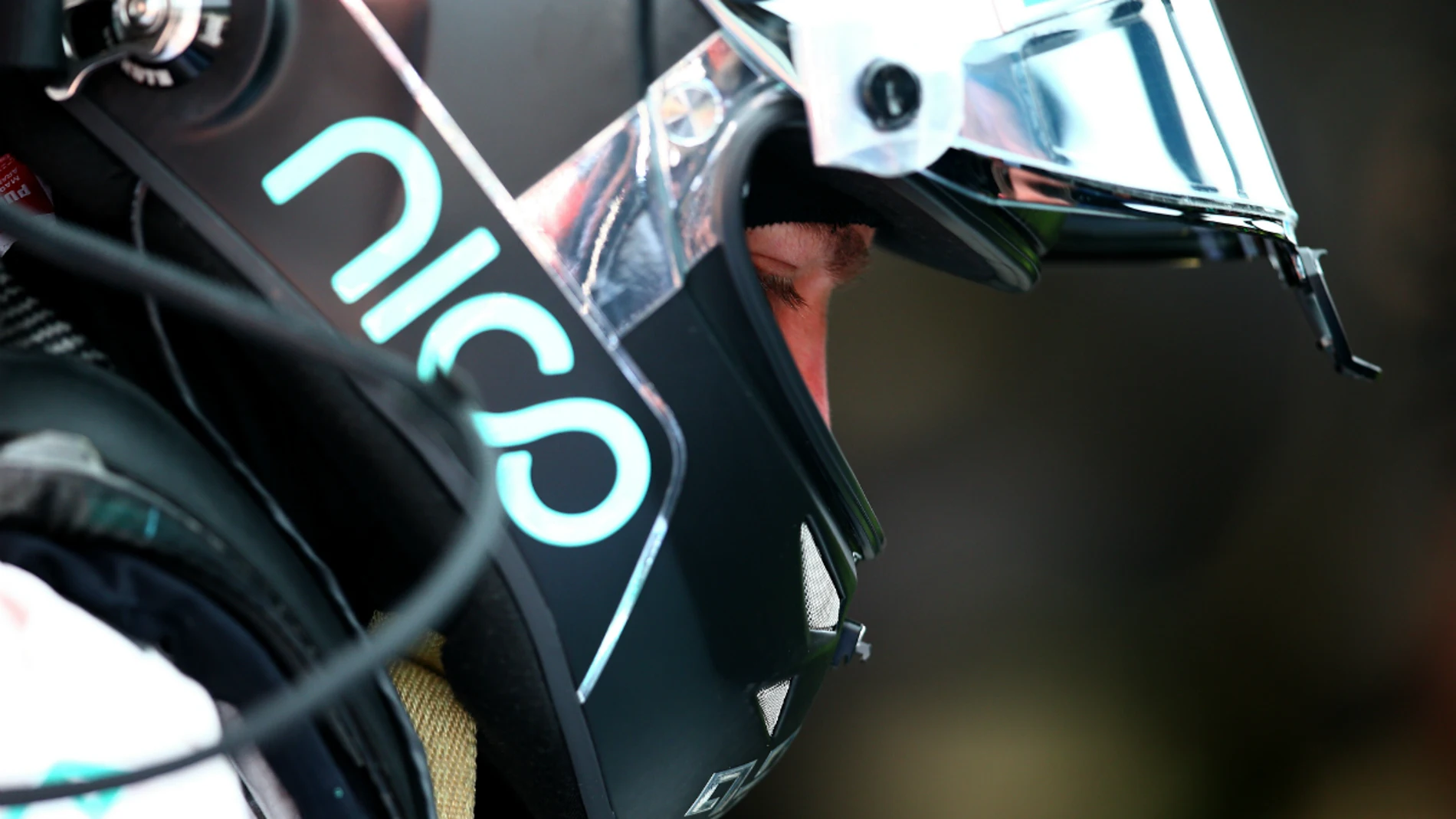 Nico Rosberg, con su casco