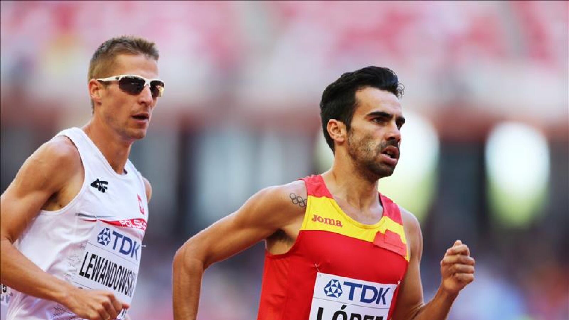 El espa&ntilde;ol Kevin Lopez y el polaco Marcin Lewandowski en las semifinales de 800