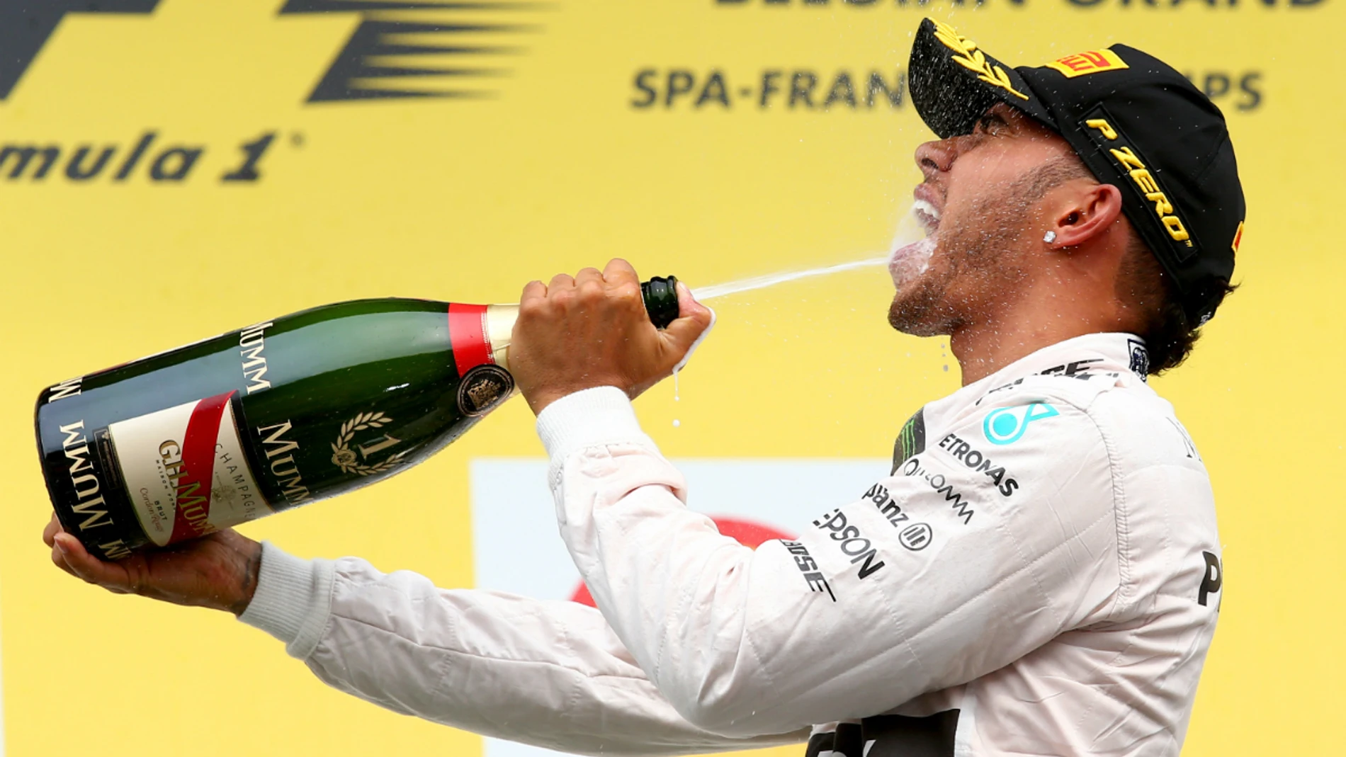 Hamilton saborea el champán