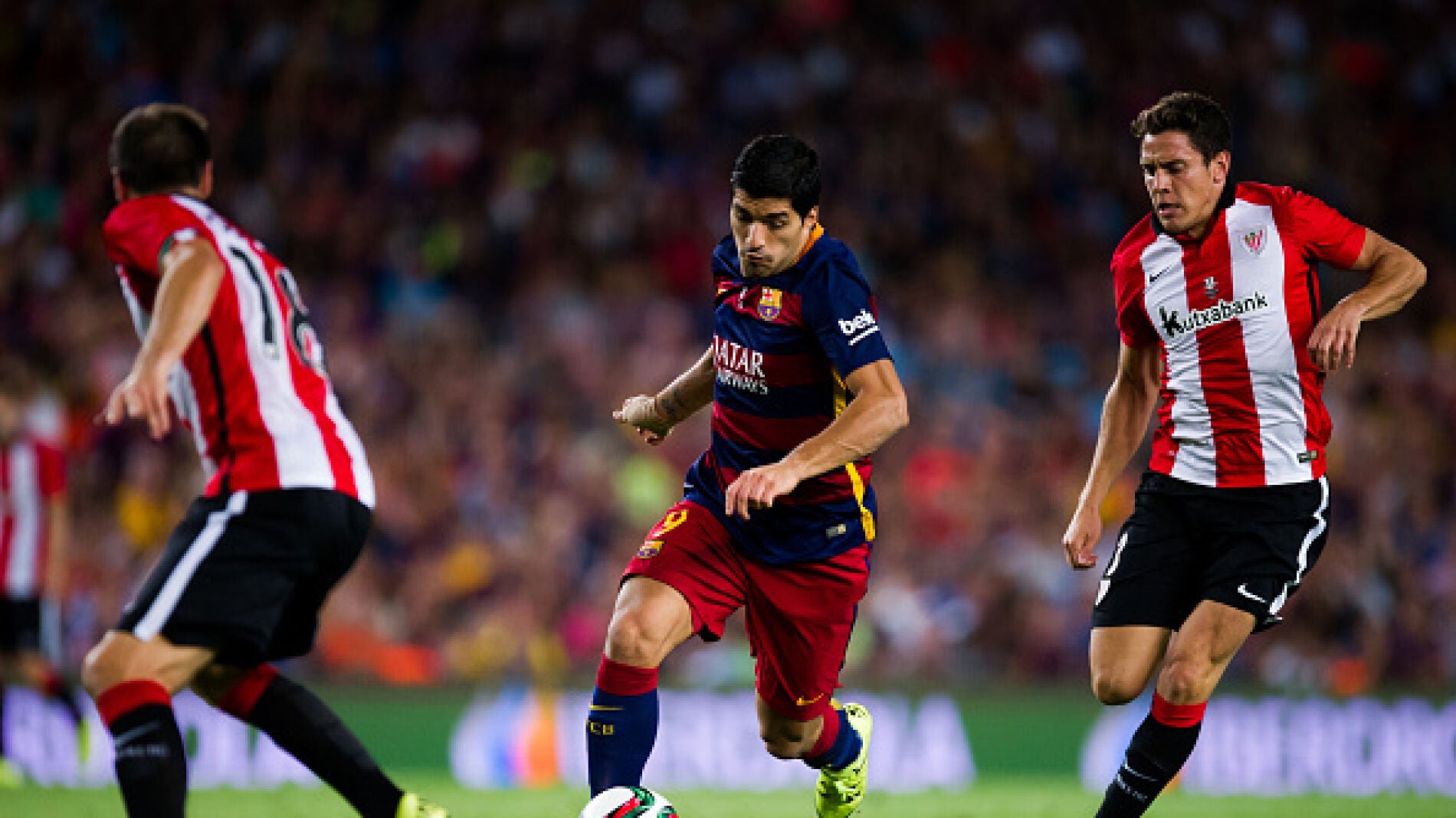 Luis Su&aacute;rez consigue la victoria para el Barcelona en la primera jornada de Liga
