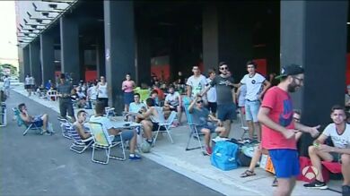 Largas colas en Mestalla para conseguir viajar a Mónaco