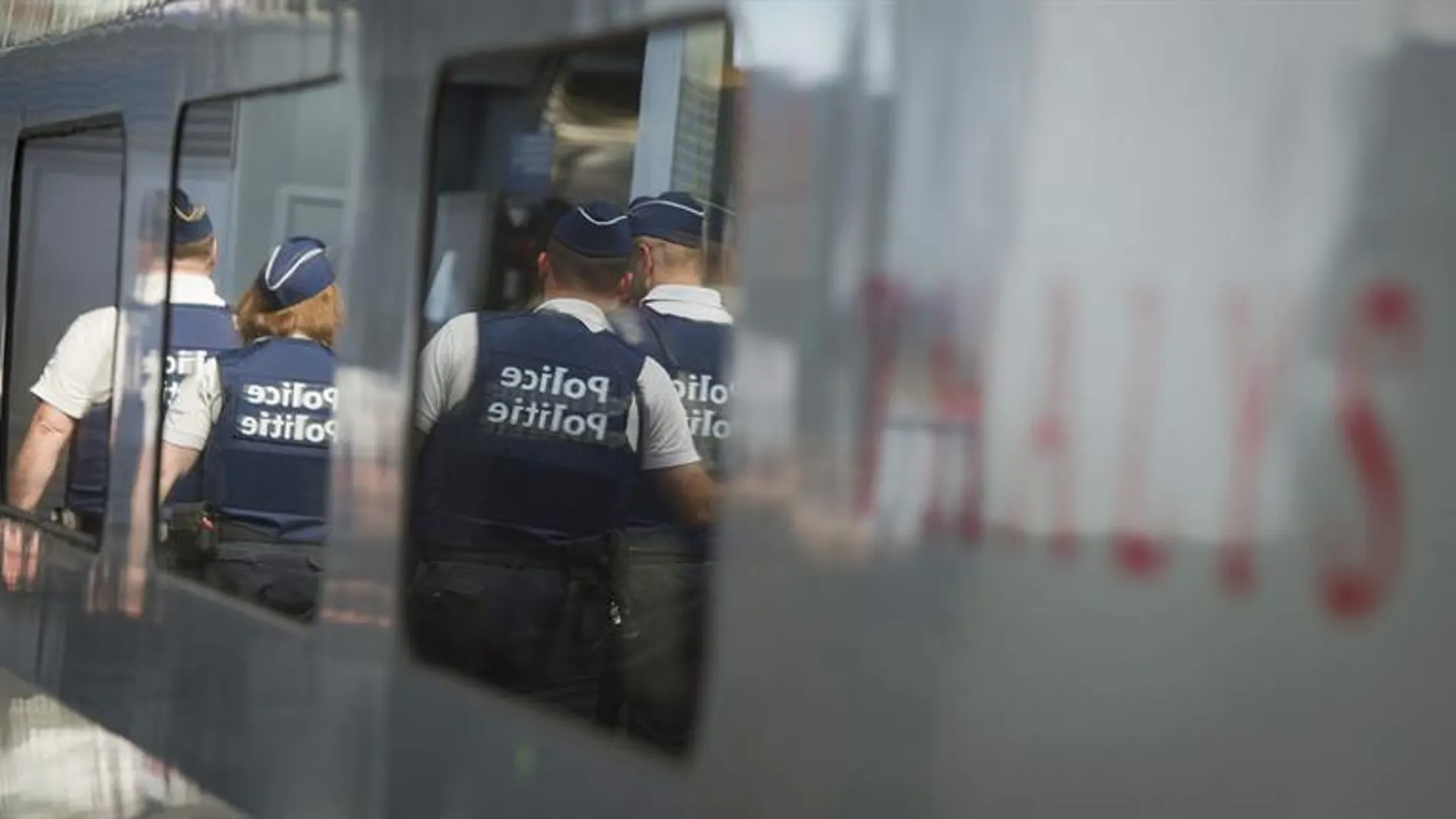 Policía en el tren de Francia Policía en el tren de Francia