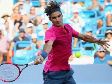 Roger Federer de Suiza responde una bola Roger Federer de Suiza responde una bola