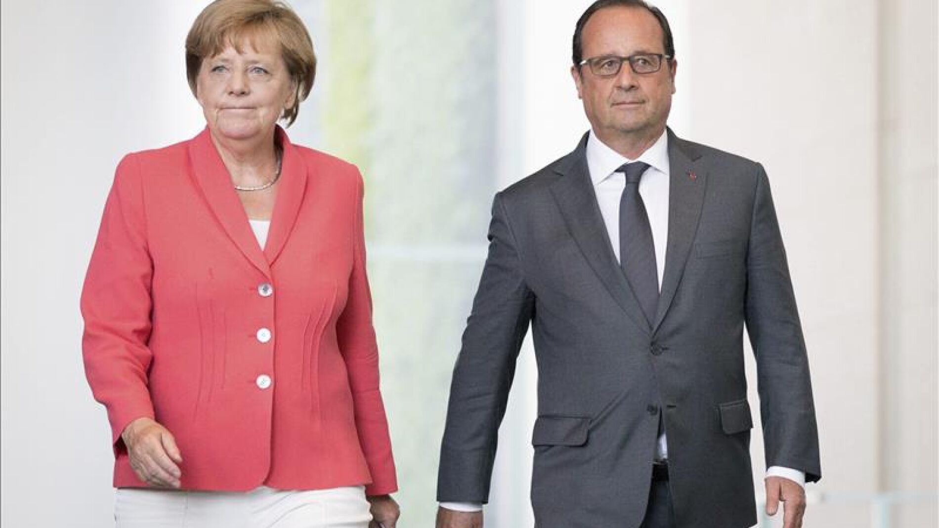 Angela Merkel y Fran&ccedil;ois Hollande tras reunirse en Berl&iacute;n